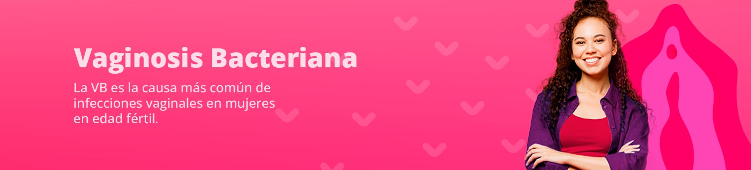 Mujer con las manos cruzadas